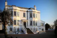 Exceptional Two-Bedroom Accommodation in Central Whitby with Parking and Stunning Views