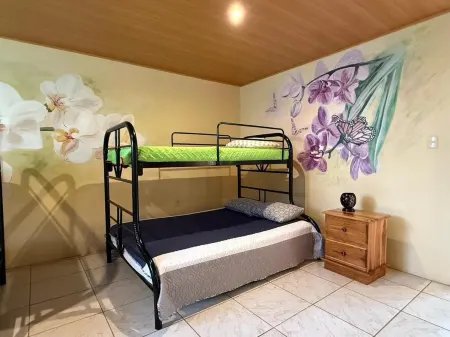 La Tigra Mountain House Отели рядом с достопримечательностью «Rotonda Florencia de San Carlos. PUNTO DE REFERENCIA.»