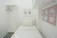 Modern and Comfort 2Br Apartment at Signature Park Grande by Travelio Hotel di Kramat Jati