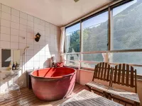 Gamelan Hotels in Maniwa