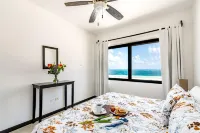 Vela's Condos Ocean Front - พร้อมระเบียง