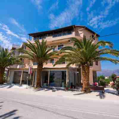 Villa Oasis Hotel Exterior