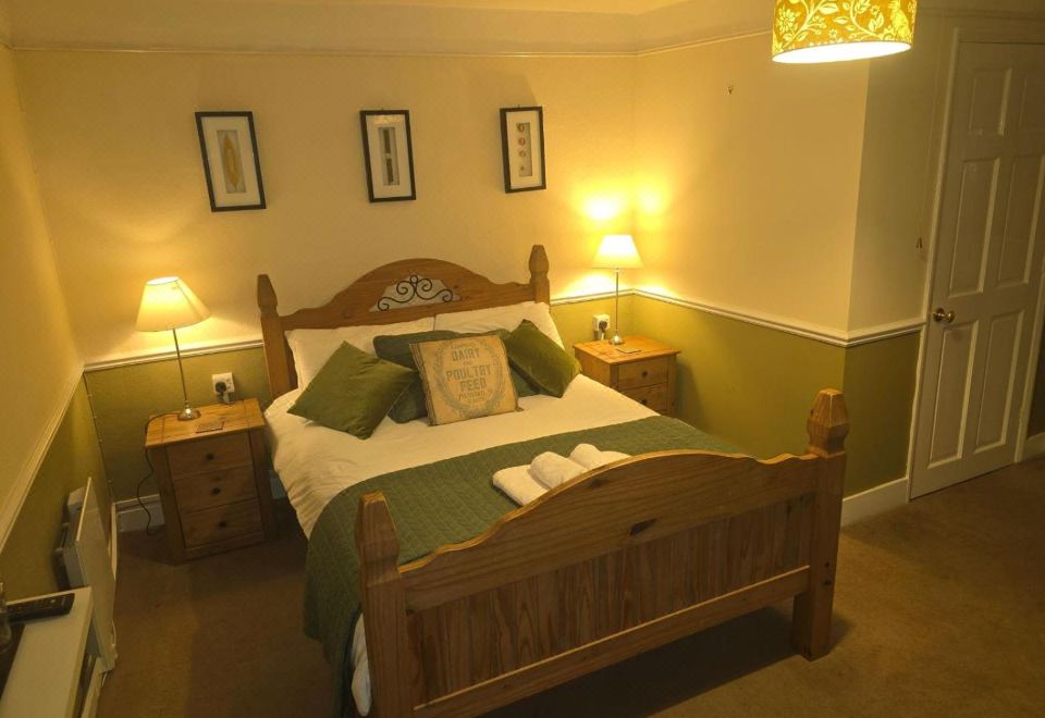 St Quintin Arms - Housity