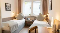 Stadt-Gut-Hotel Rheinischer Hof - Ramah Hewan Peliharaan