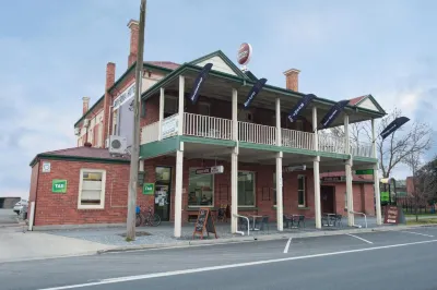 Riverina Hotel Hotels in Holbrook