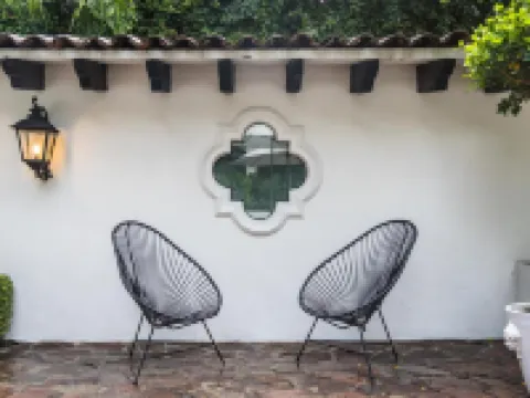 ลาส กาซาส เบดแอนด์เบรกฟาสต์ โรงแรม สปา และ ร้านอาหาร โรงแรมในเกวร์นาวากา