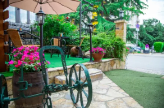 Hotel Pine Hotels in Karposh