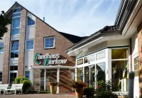 โรงแรมลันด์เฮาส์ เดียร์โคว