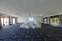 CityBlue Creekside Hotel & Suites