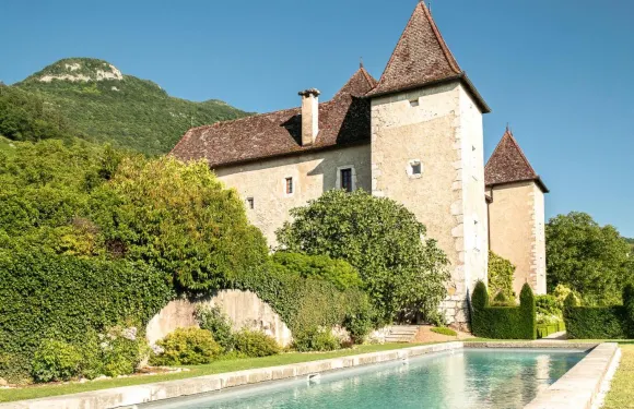 德拉馬爾城堡早餐酒店