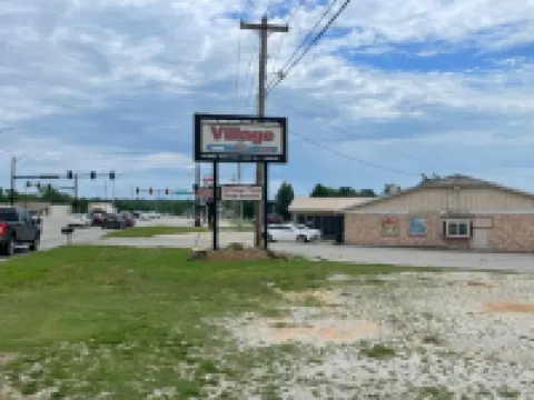 Village Inn Hotels in Ada