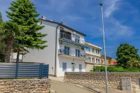 Apartment Mladen - Homestays