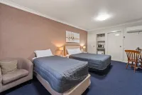 Golf Links Motel Hotels in West Tamworth