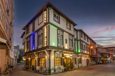 Legend Tulip Hotel Отели рядом с достопримечательностью «Музей игрушек Анталии»