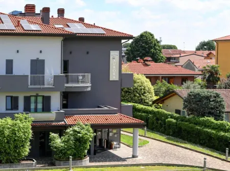 Hotel Residence Aurora Отели рядом с достопримечательностью «Beach Asd e Ps»