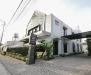 B Syariah Guest House Hotels near UD.S.ARUM CERIA RASA - OLEH OLEH KHAS LUMAJANG