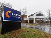 Comfort Inn & Suites - parking
