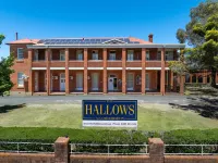 The Hallows Accommodation - Motels