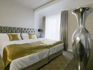 Hotel Merops Mészáros