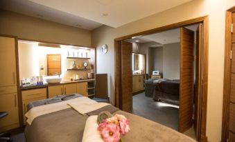 Cbh Frensham Pond Hotel