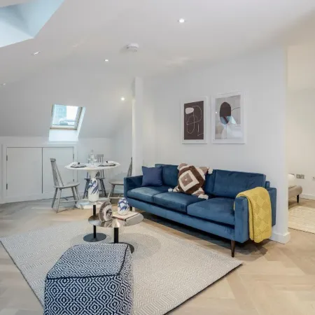 Kula London - Fitzrovia Newman St Отели рядом с достопримечательностью «Театр Критерион»