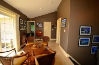 Explorer House Bed & Breakfast - Bed and Breakfasts