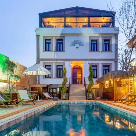 Parna Hotel
