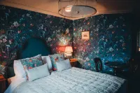 Roslyn House Hotels near Walk Highlands - Isle of Ulva