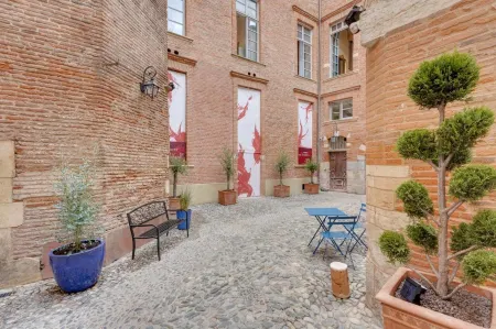 Les Relais du Capitole - Appartements d'hôtes Отели рядом с достопримечательностью «Космический городок»