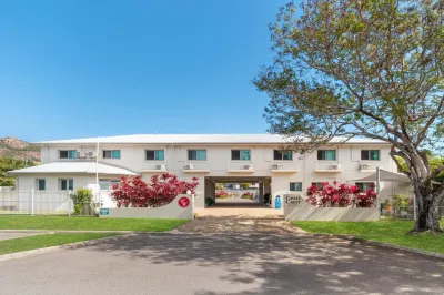 Castle Crest Motel Hotel a Garbutt