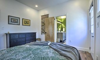 Renovated Carrboro House with Deck and Fire Pit!