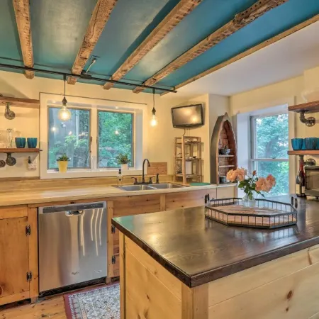 Historic Home in Lambertville Walk to Bridge