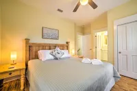 Screened Porch + Beach Access: Port St Joe Cottage - Pool