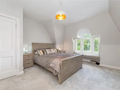 Spacious 4 Bedroom Flat in Stirling Các khách sạn ở 
