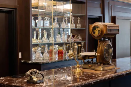 Whisky Hotel Отели рядом с достопримечательностью «The Fountain Theatre»