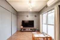 "Route 99" Balinese style room, free Swith&Netflex unit 203 - Apartments