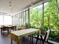 Gamelan Hotels in Maniwa