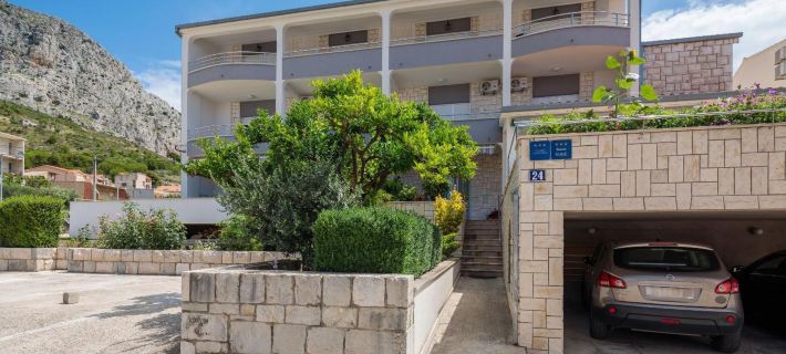 Apartments and Rooms Denis Hotels in Duće