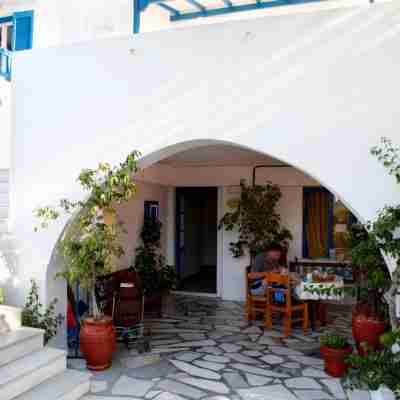 Anna Studios Hotel Exterior