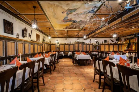 Hotel Gasthof Rössle Отели в г. Берг