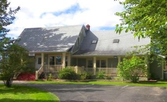 Carriage House Inn Four and a Half Stars
