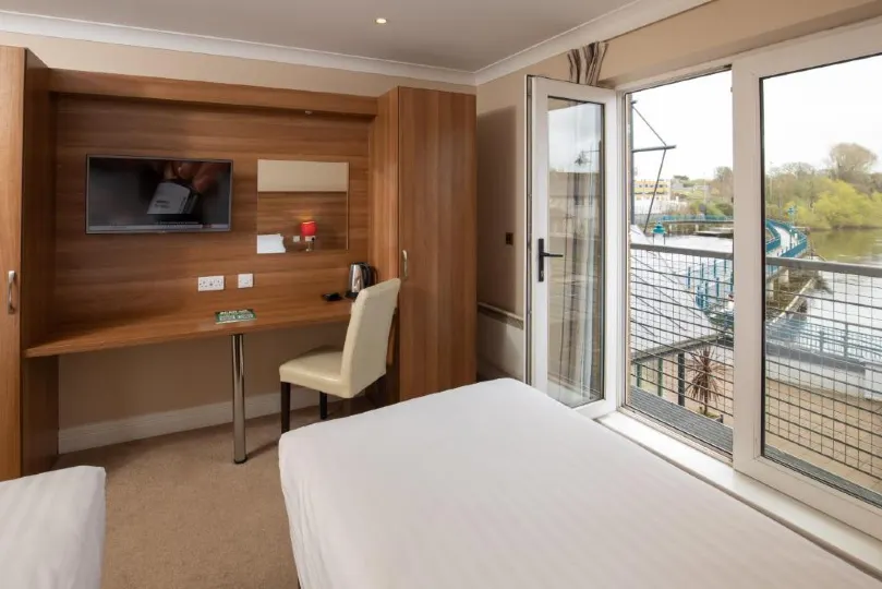 Riverside Hotel
