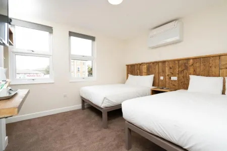 Hotel DC, Stratford