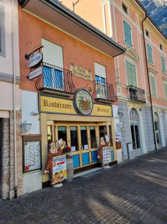 Hotel Vittoria Отели в г. Bezzecca