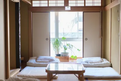 Hostel Ini Kobe & Brun Donut Cafe Hotel a 