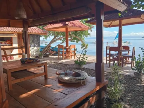 Pelangi Homestay Bungalow Gili Gede Hotel berhampiran Desert Point