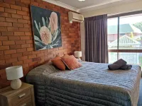 Whiteoaks Motel & Lodges Hotels in East Toowoomba