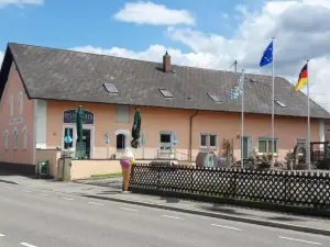 "Nesthocker" Café-Snackbar-Pension-Bauwagencamp