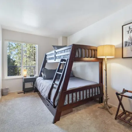 10 Mi to Palisades Tahoe! Condo w/ Game Room
