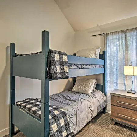 Contemporary Family Condo by Pineview Reservoir!